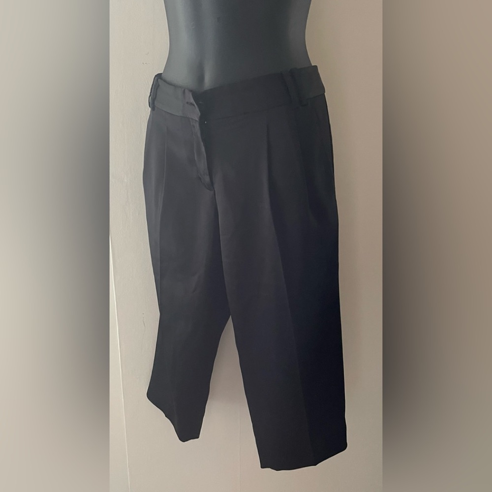 BCBGMAXAZRIA Black Brushed Satin Capris Pants Size 6